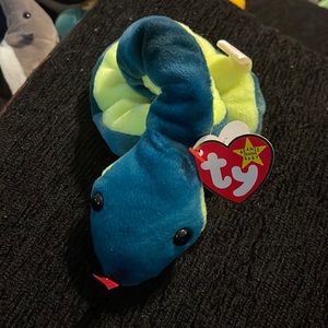 Ty Beanie Babie “hissy” 1997